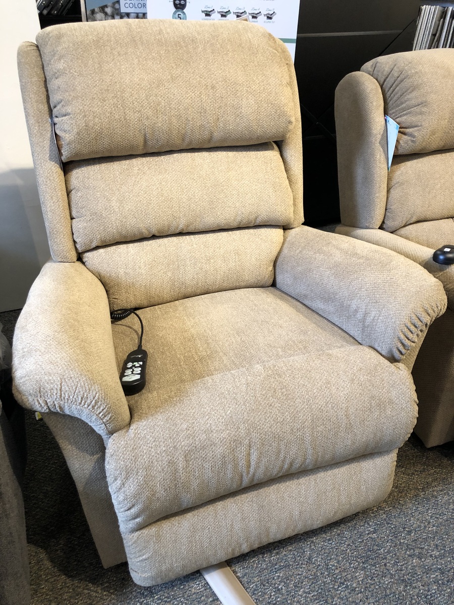 Ultra Comfort UC559 Large Stellar Abington Wicker Lift Chair 2133750 On Sale for $1,787.68