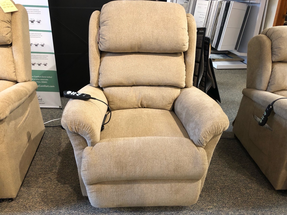 Ultra Comfort UC559 Medium AWI Lift Chair 2114610 On Sale for $1,753.64